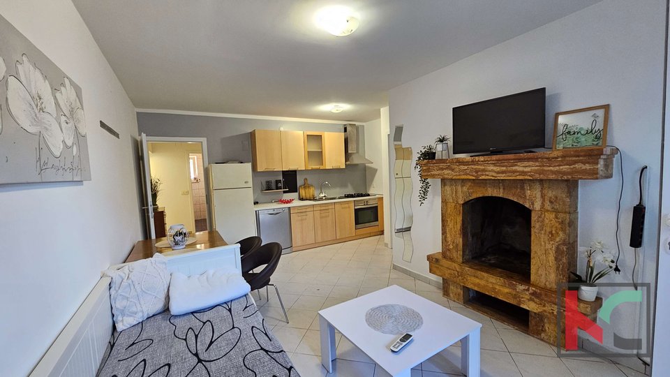 Istria, Parenzo, appartamento ammobiliato 2 camere da letto + bagno, #in vendita