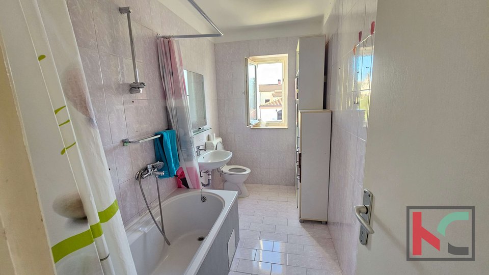 Istria, Parenzo, appartamento ammobiliato 2 camere da letto + bagno, terrazzo, #vendita