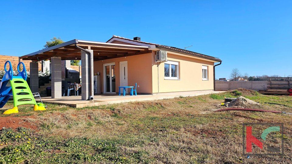 Istra, Loborika, obiteljska kuća sa pomoćnim objektom na zemljištu 703m2, započeta gradnja, #prodaja
