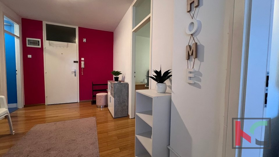 Pula, renovated three-room apartment on the second floor, 2 bedrooms , #sale