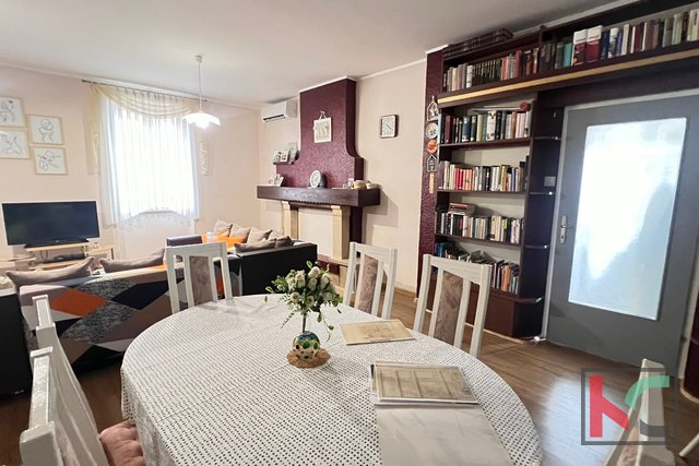 Pula, Center, spacious apartment with three bedrooms and a garage in the center of Pula, near the Arena, #sale