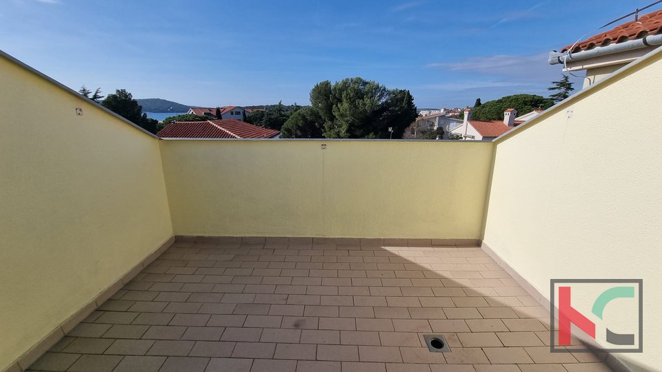 Istra, Medulin, apartma z balkonom in pogledom na morje, 200 metrov od morja #prodaja