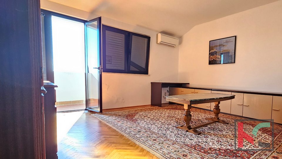 Istria, Rovigno, appartamento con due camere da letto in pieno centro con vista sul centro storico e su Sant'Eufemia #vendita
