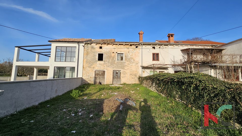 Istra-Žminj,  kuća u nizu 86m2 za renovaciju #prodaja