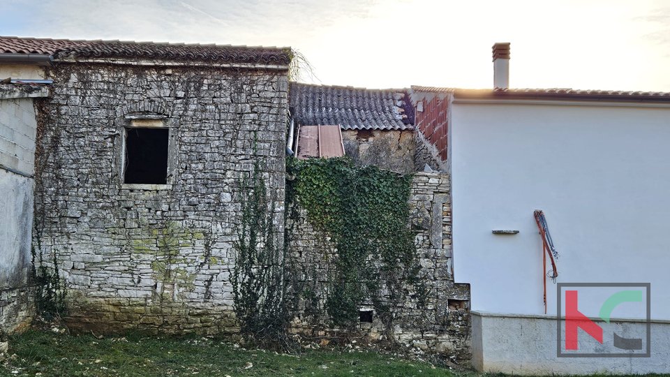 Istra-Žminj,  kuća u nizu 86m2 za renovaciju #prodaja