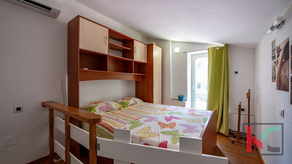 Istria, Pola, casa con cortile, superficie totale 434m2 #vendita