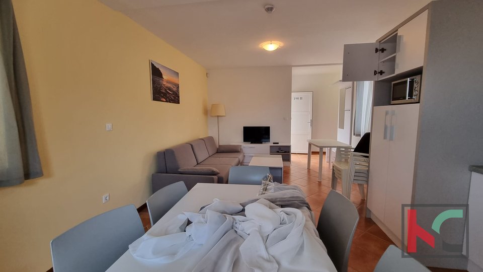 Istra, Medulin, kuća za odmor sa dva stana, 200m od plaže, #prodaja