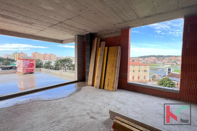 Istria, Pola, appartamento con 3 camere da letto + bagno, due posti garage, #vendita