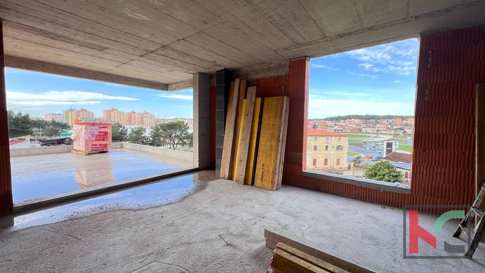Istria, Pola, appartamento con 3 camere da letto + bagno, due posti garage, #vendita