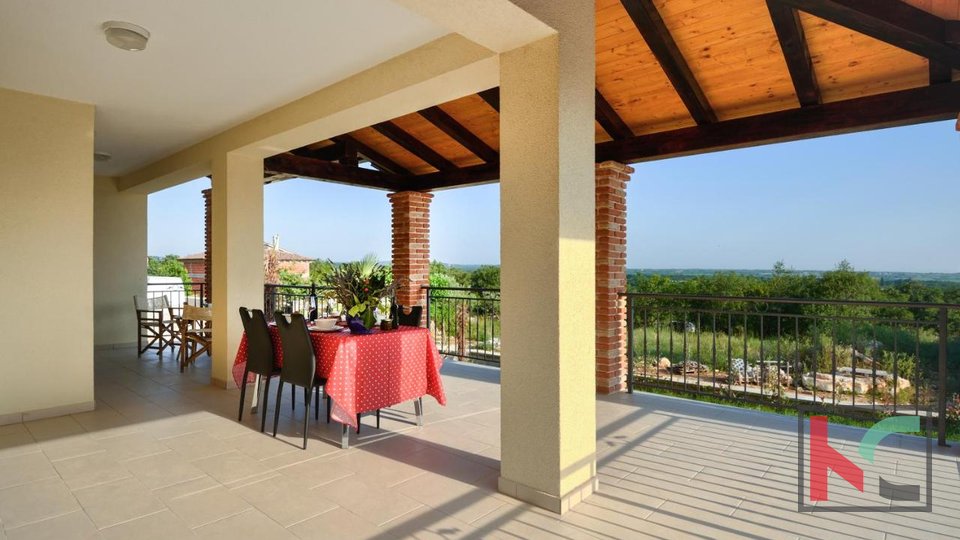 Istria, zona Parenzo, villa con piscina 160 m2 in una posizione tranquilla, #vendita
