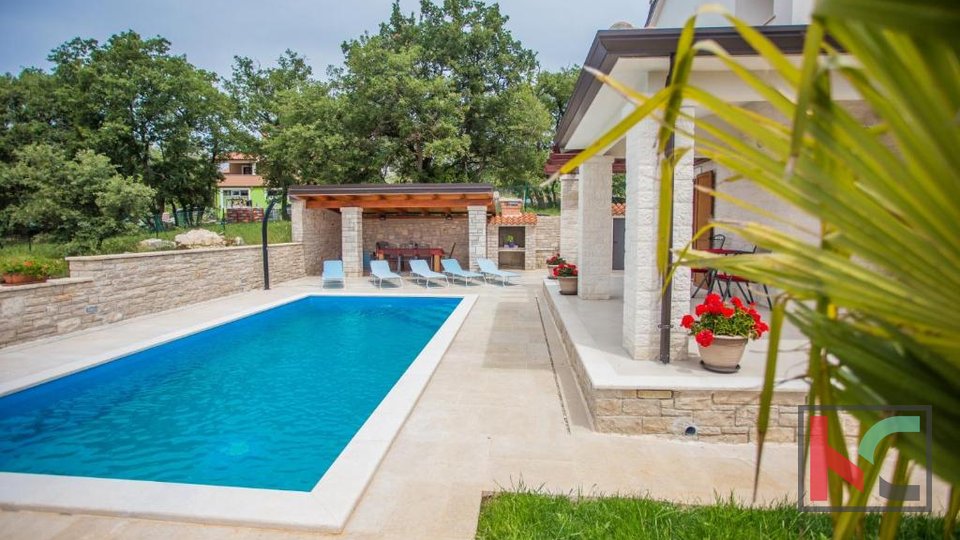 Istra, okolica Poreča, vila z bazenom 180 m2 na mirni lokaciji, #prodaja