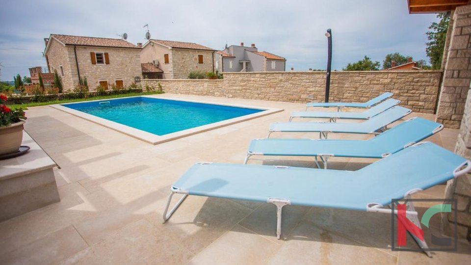 Istria, zona Parenzo, villa con piscina 180 m2 in una posizione tranquilla, #vendita