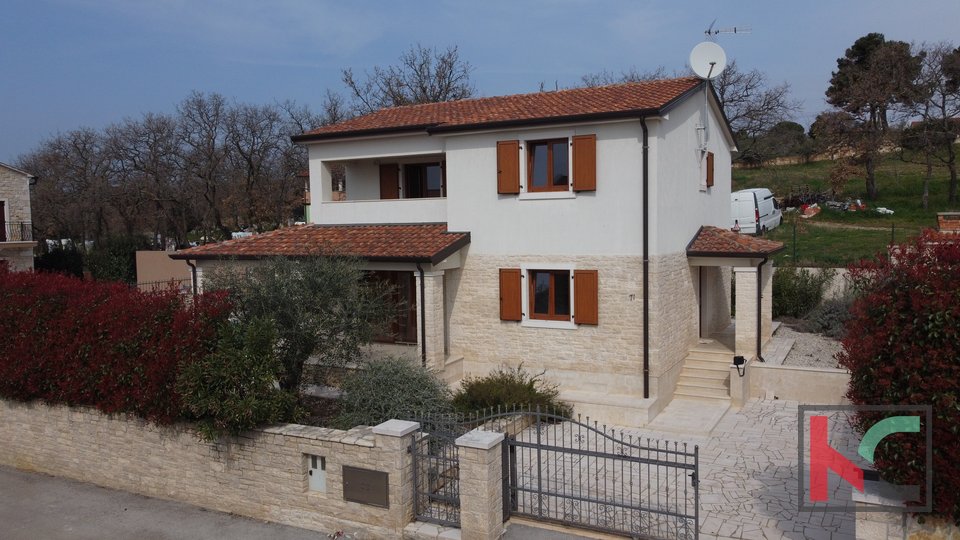 Istria, zona Parenzo, villa con piscina 180 m2 in una posizione tranquilla, #vendita