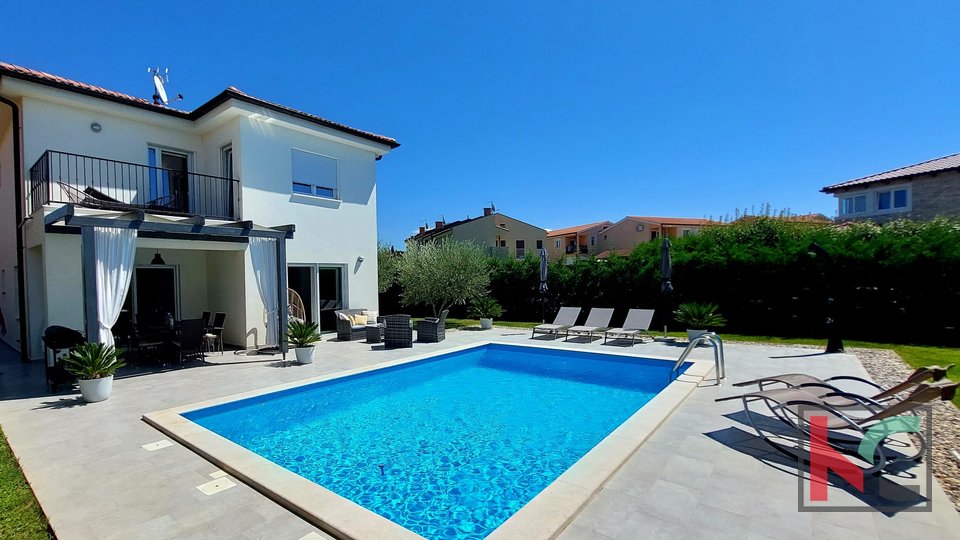 Istra, Poreč okolica, niskoenergetska vila 117 m2 s bazenom i pogledom na more, #prodaja
