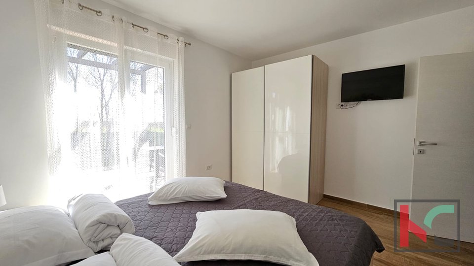 Istra, Loborika, kuća za odmor sa bazenom i uređenom okućnicom, kompletno i moderno namještena, 6 spavaćih soba, #prodaja