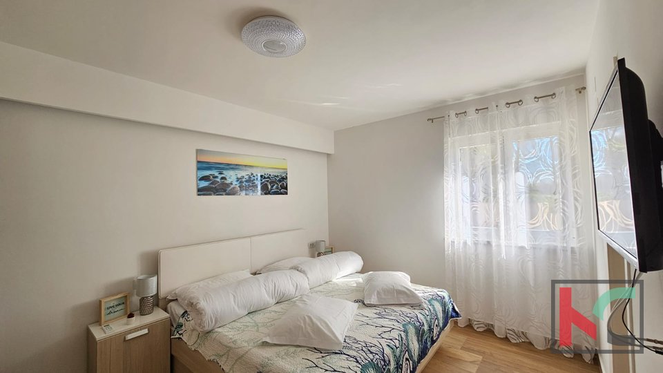 Istra, Loborika, kuća za odmor sa bazenom i uređenom okućnicom, kompletno i moderno namještena, 6 spavaćih soba, #prodaja