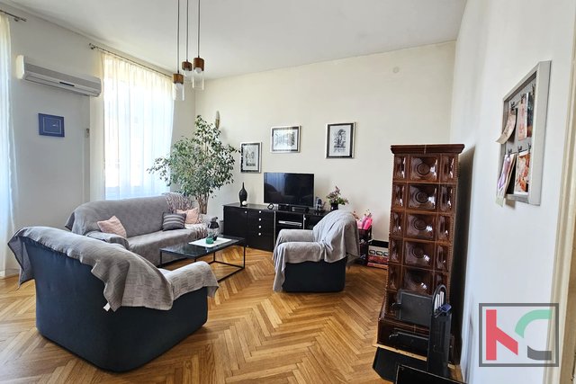 Pula, apartment in the center 98.88 m2 with closed loggia #sale
