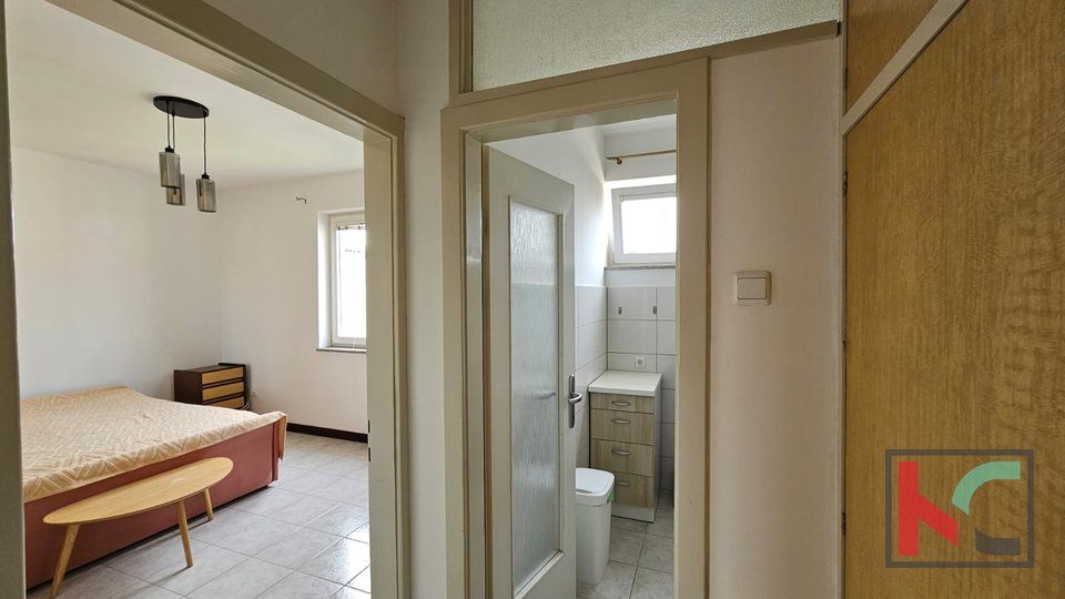 Istra, Fažana, namješten i useljiv dvosobni stan, drugi kat, 100m do plaže, #prodaja