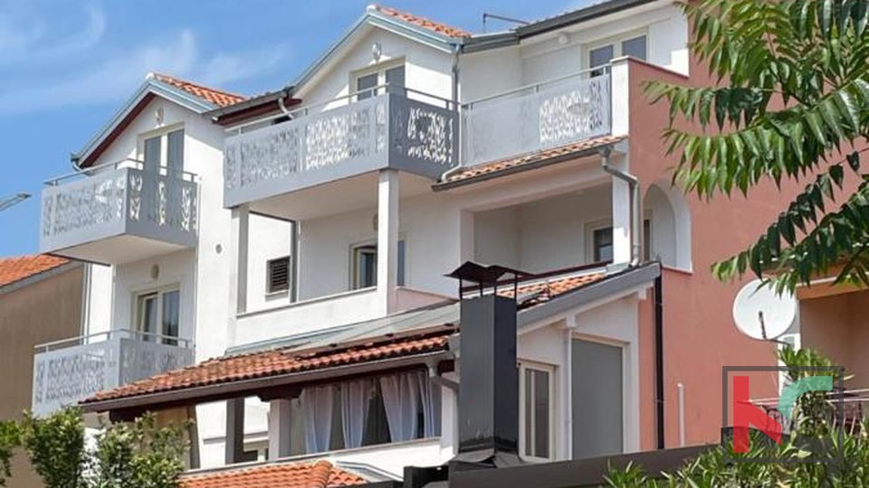 Istrien, Rovinj, Haus mit 10 zimmer. 3 Wohnungen und einem Restaurant mit Blick auf die Altstadt #Verkauf
