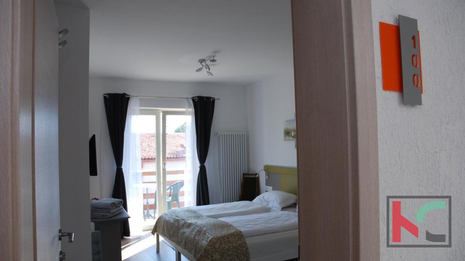 Istria, Rovigno, casa con 10 camere. 3 appartamenti e un ristorante con vista sul centro storico #vendita