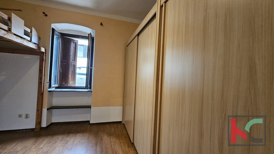 Istria, Pola, piccolo appartamento in vendita nel centro cittadino più ampio