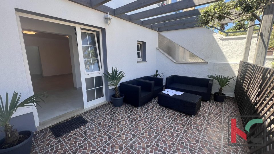 Poreč, stanovanje v manjši stavbi, 2s+dnevna soba, čudovita veranda #prodaja