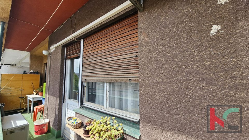 Istria, Pola, appartamento 61,02 m2, vicino al mercato cittadino, balcone #vendita
