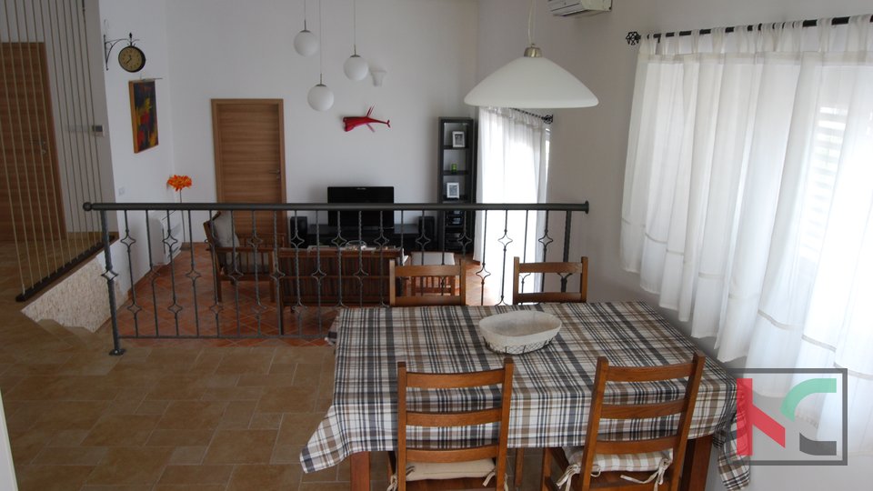 Pula, stone villa with a beautiful courtyard and swimming pool, #sale