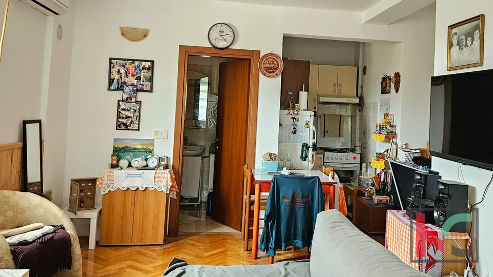Villaggio di Rovigno, appartamento al piano rialzato di 33 mq, con taverna e posto auto coperto #vendita