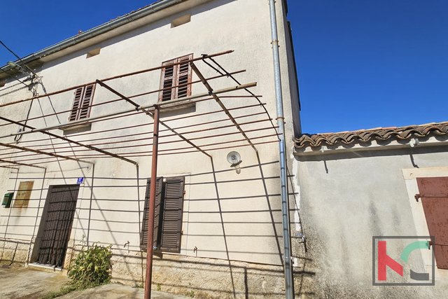 Barban, old house for renovation with a large garden of 1784m2 #sale