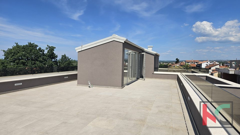 Parenzo, appartamento quadrilocale 162,62 m3 in una nuova costruzione, con ampia terrazza sul tetto e vista sul mare #vendita