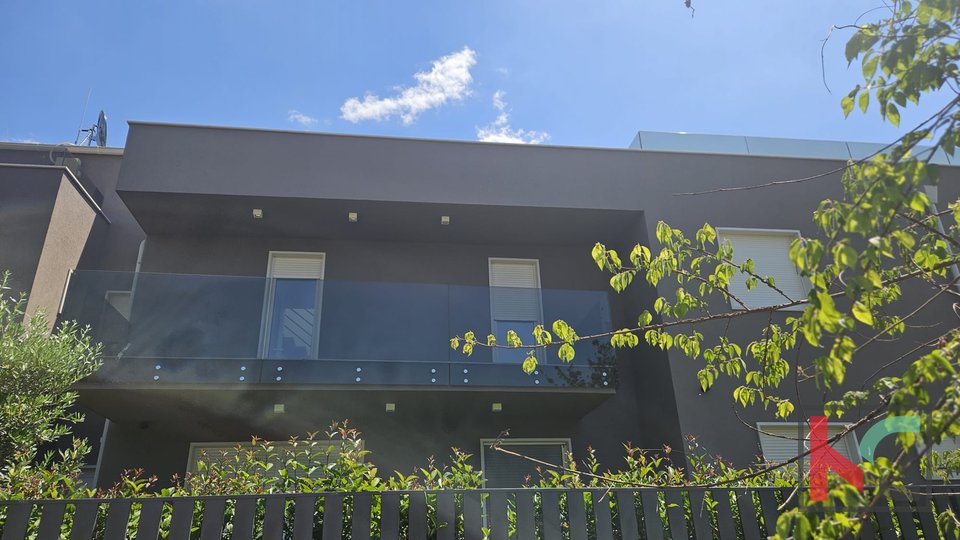 Parenzo, appartamento quadrilocale 162,62 m3 in una nuova costruzione, con ampia terrazza sul tetto e vista sul mare #vendita