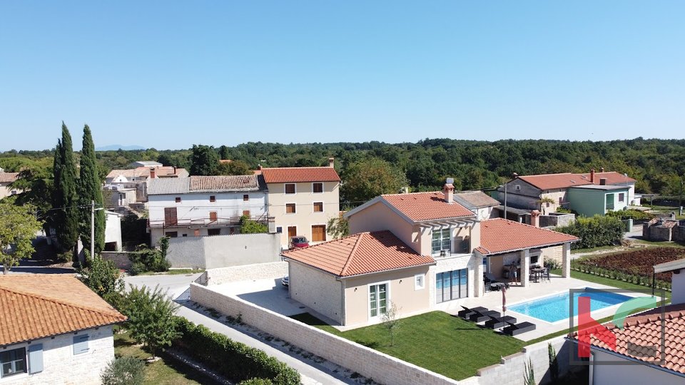 Istra, Kanfanar, samostojeća pametna kuća od 186m2 sa zasebnim apartmanom i bazenom #prodaja