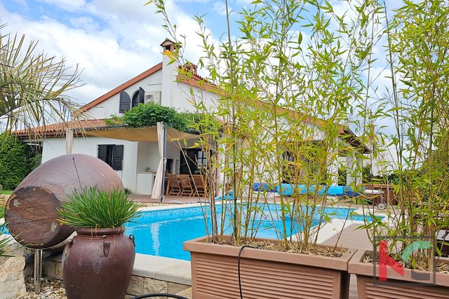 Istria, Parenzo, casa vacanze con piscina riscaldata e giardino paesaggistico, #vendita