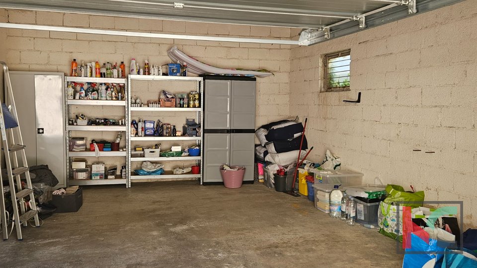 Pula, Dreizimmerwohnung im weiteren Zentrum von 98m2, mit Garage und Garten #Verkauf