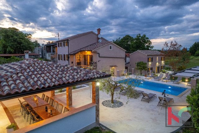 Pićan, #vendita 3 ville con piscina e campo da tennis su un terreno di 5000 m2