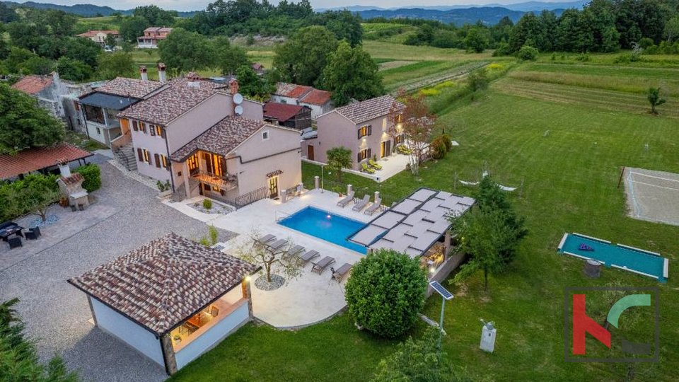 Pićan, #vendita 3 ville con piscina e campo da tennis su un terreno di 5000 m2