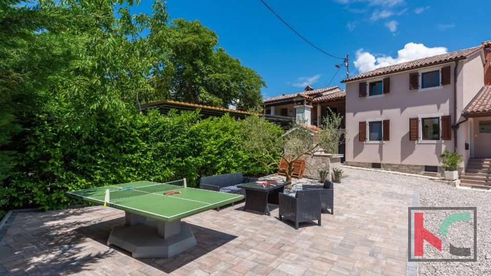 Pićan, 3 villas with swimming pool and tennis court on a plot of 5000 m2 #sale