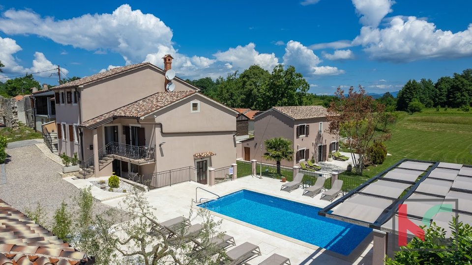 Pićan, 3 villas with swimming pool and tennis court on a plot of 5000 m2 #sale