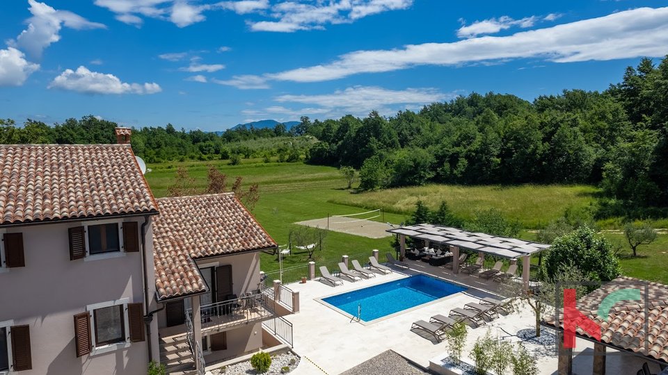 Pićan, #vendita 3 ville con piscina e campo da tennis su un terreno di 5000 m2