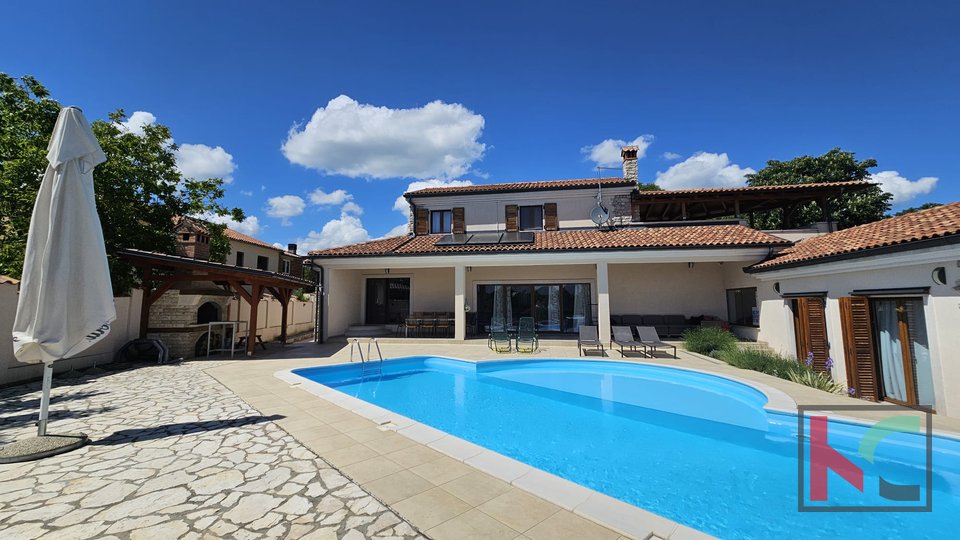 Gimino, bellissima villa isolata con ampio giardino, parco giochi e piscina su un terreno di 2350 m2 #in vendita