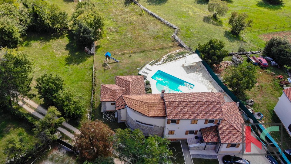 Gimino, bellissima villa isolata con ampio giardino, parco giochi e piscina su un terreno di 2350 m2 #in vendita