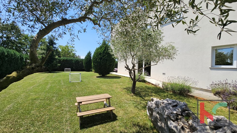 Istria, Žminj, modern villa with indoor and outdoor pool of 350m2 #sale