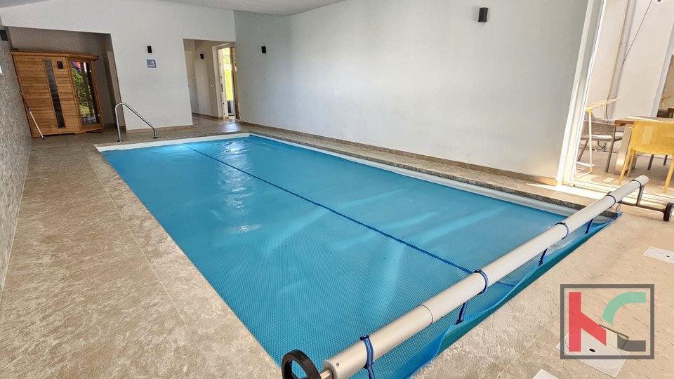 Istria, Gimino, villa moderna con piscina interna ed esterna di 350m2 #vendita