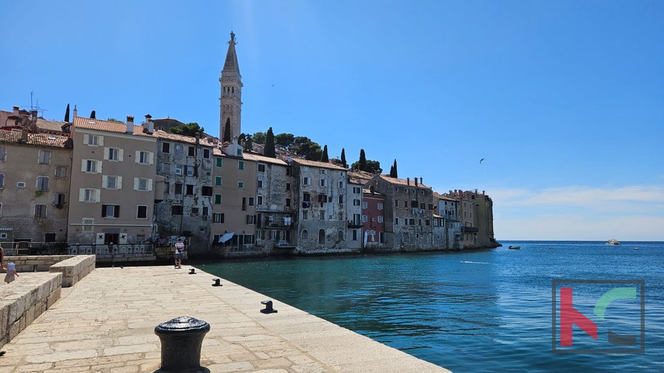 Rovinj, eine Wohnung in perfekter Lage direkt am Meer mit Meerblick #Verkauf