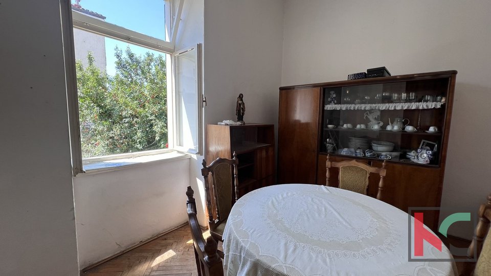 Pula, Center, comfortable four-room apartment on the first floor, opportunity #sale