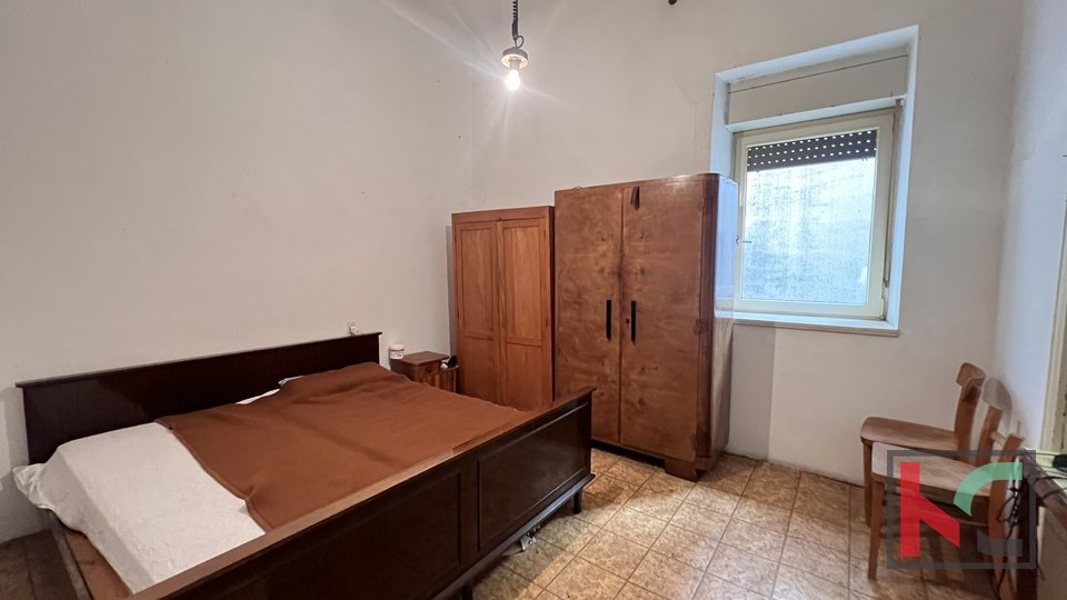 Pula, Center, comfortable four-room apartment on the first floor, opportunity #sale