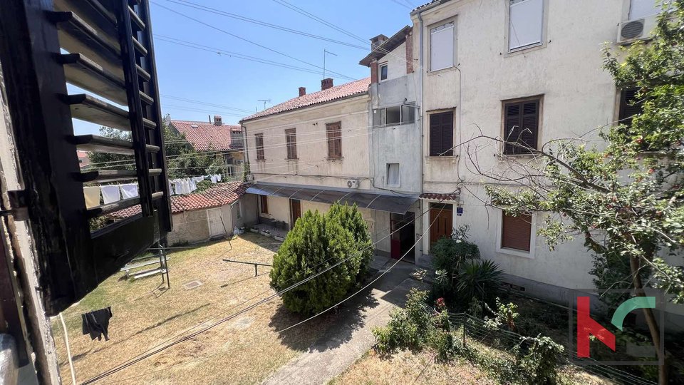 Pula, Center, comfortable four-room apartment on the first floor, opportunity #sale