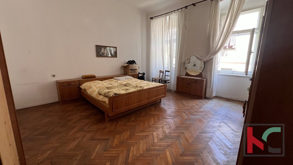 Pula, Center, comfortable four-room apartment on the first floor, opportunity #sale