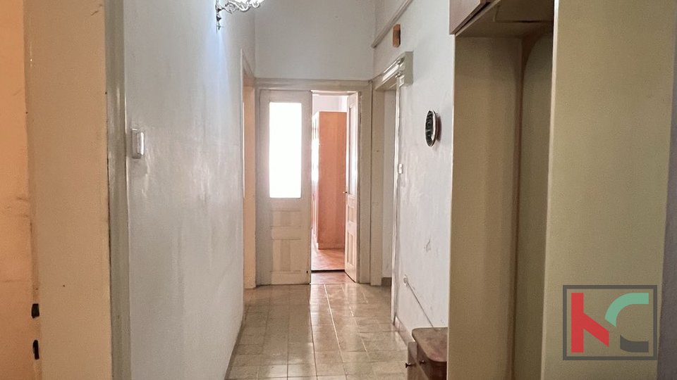 Pula, Center, comfortable four-room apartment on the first floor, opportunity #sale